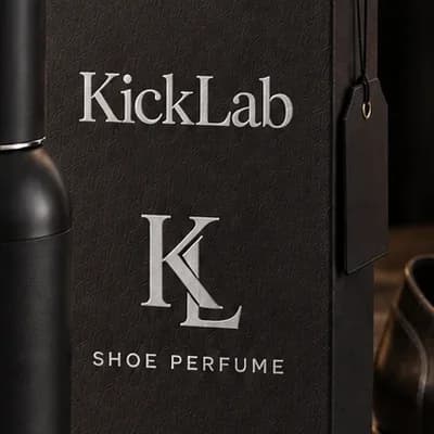 אריזת KICKLAB Mint עם מונוגרמת KL